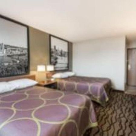 Super 8 By Wyndham Bedford Hotel Buitenkant foto