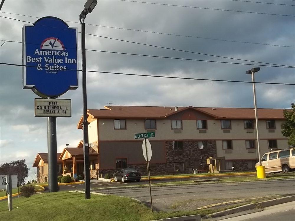 Super 8 By Wyndham Bedford Hotel Buitenkant foto
