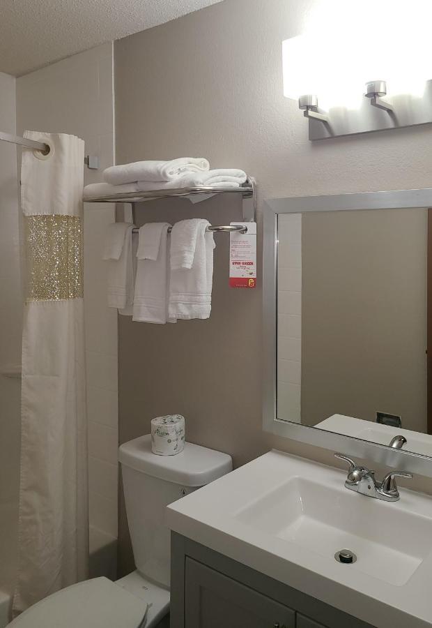 Super 8 By Wyndham Bedford Hotel Kamer foto