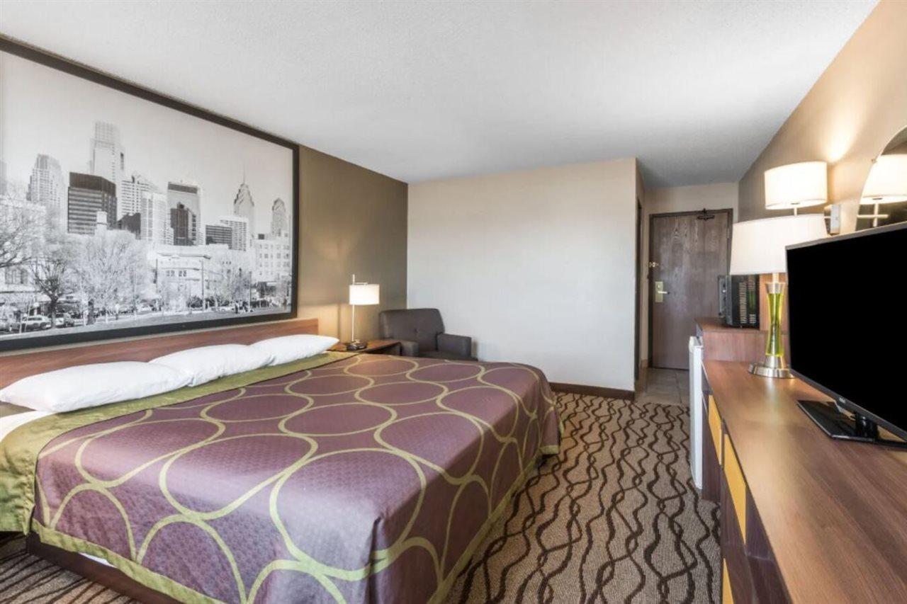 Super 8 By Wyndham Bedford Hotel Buitenkant foto