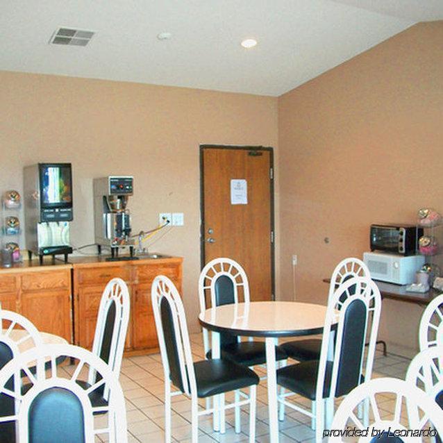 Super 8 By Wyndham Bedford Hotel Restaurant foto
